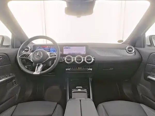 MERCEDES-BENZ EQA 300 (8/13)