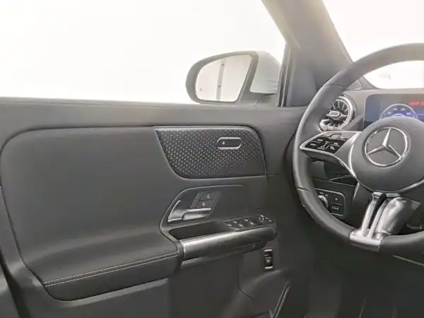 MERCEDES-BENZ EQA 300 (10/13)