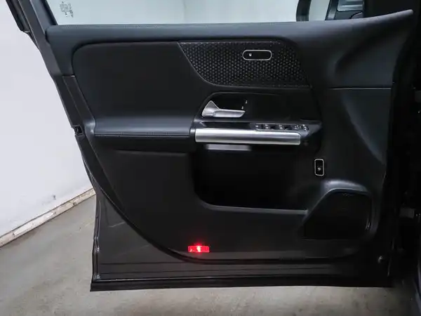 MERCEDES-BENZ EQA 250+ (11/15)
