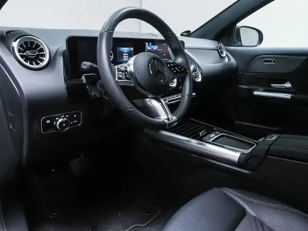 MERCEDES-BENZ EQA 250+ (7/15)