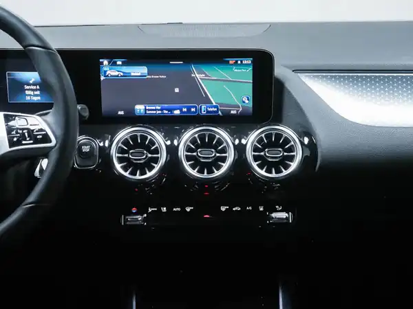 MERCEDES-BENZ EQA 250+ (8/15)