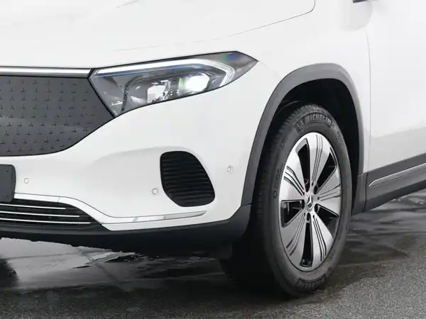 MERCEDES-BENZ EQA 250+ (4/13)