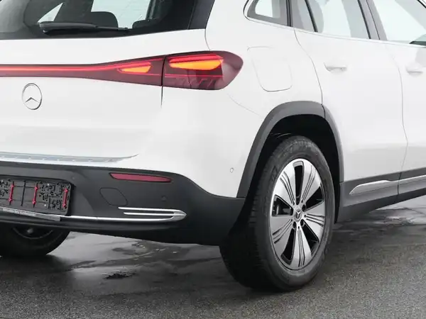 MERCEDES-BENZ EQA 250+ (5/13)