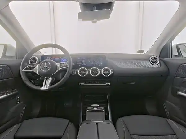MERCEDES-BENZ EQA 250+ (6/13)