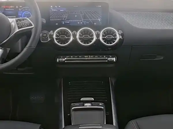 MERCEDES-BENZ EQA 250+ (7/13)
