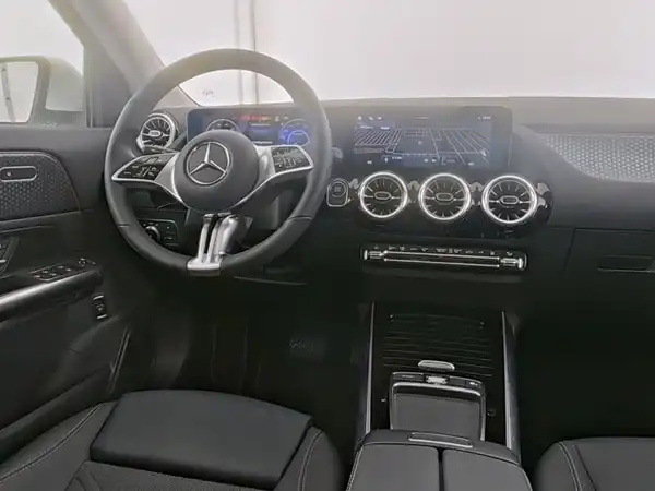 MERCEDES-BENZ EQA 250+ (8/13)