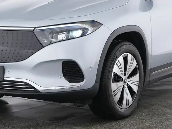 MERCEDES-BENZ EQA 250+ (4/14)
