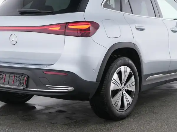 MERCEDES-BENZ EQA 250+ (5/14)