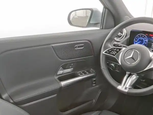MERCEDES-BENZ EQA 250+ (10/14)