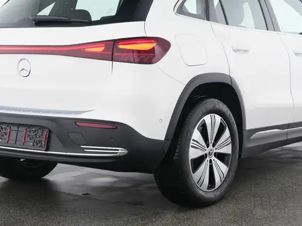 MERCEDES-BENZ EQA 250+ (5/13)