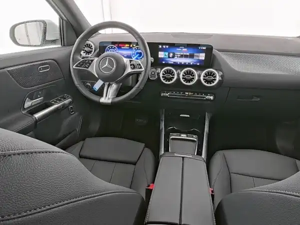 MERCEDES-BENZ EQA 250+ (8/13)