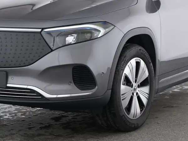 MERCEDES-BENZ EQA 250+ (4/13)