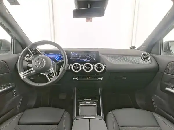 MERCEDES-BENZ EQA 250+ (6/13)