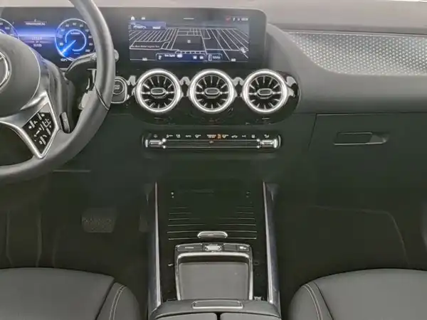 MERCEDES-BENZ EQA 250+ (7/13)
