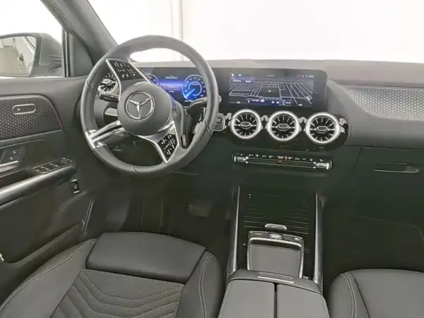 MERCEDES-BENZ EQA 250+ (8/13)