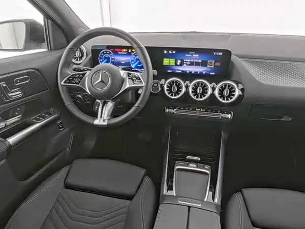 MERCEDES-BENZ EQA 250+ (7/13)