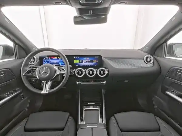 MERCEDES-BENZ EQA 250+ (8/13)