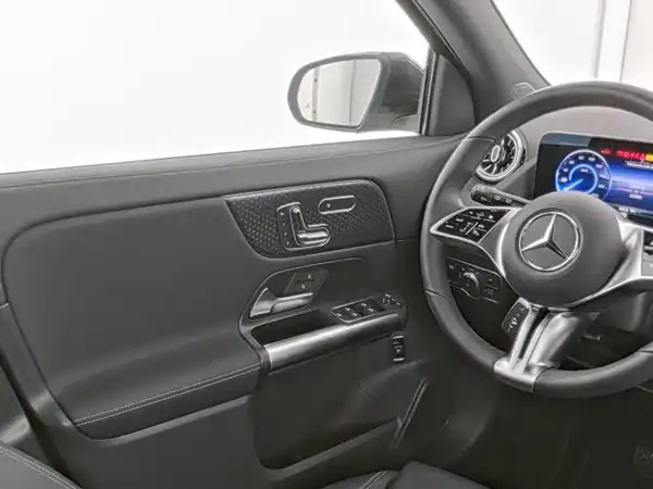 MERCEDES-BENZ EQA 250+ (10/13)