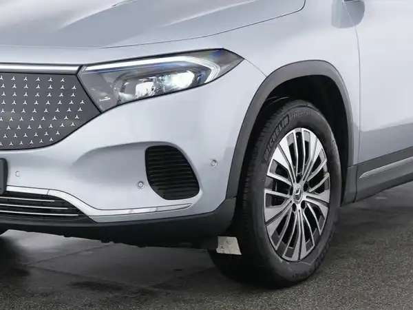 MERCEDES-BENZ EQA 250+ (4/14)