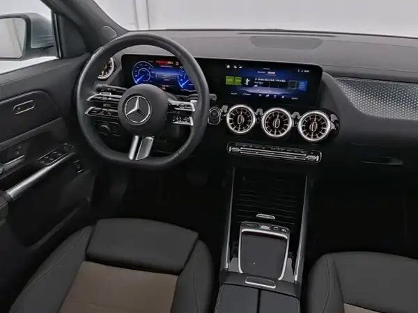 MERCEDES-BENZ EQA 250+ (7/14)