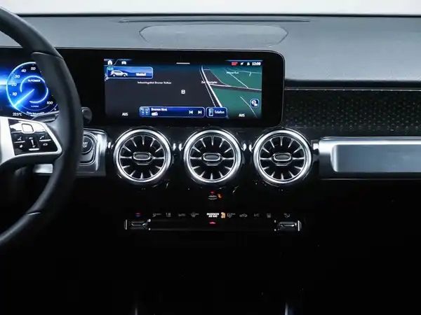 MERCEDES-BENZ EQB 250+ (8/14)