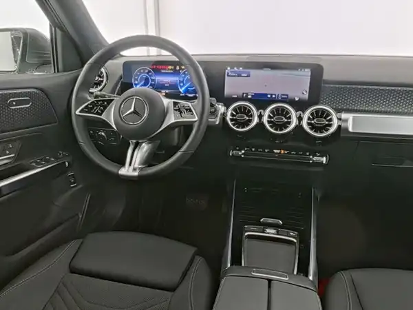 MERCEDES-BENZ EQB 300 (8/13)