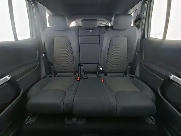 MERCEDES-BENZ EQB 300 (9/13)