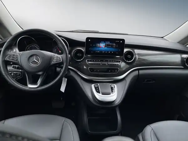 MERCEDES-BENZ EQV 300 (9/15)