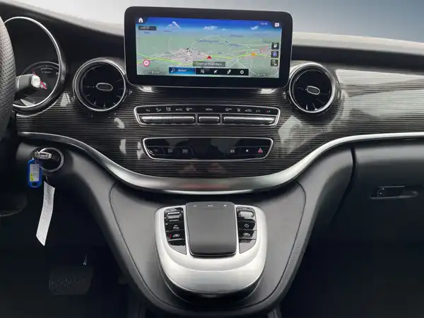 MERCEDES-BENZ EQV 300 (10/15)