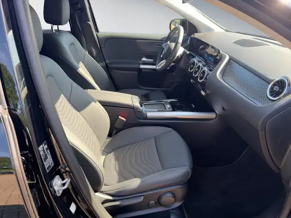 MERCEDES-BENZ GLA 180 (10/15)