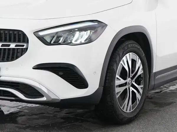 MERCEDES-BENZ GLA 180 (4/13)