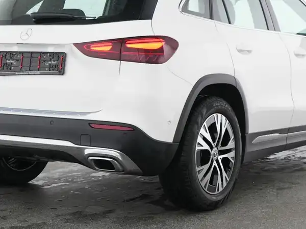 MERCEDES-BENZ GLA 180 (5/13)