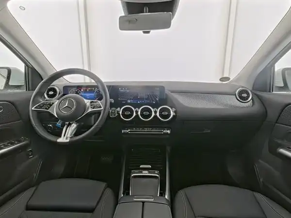 MERCEDES-BENZ GLA 180 (6/13)