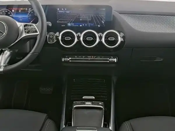 MERCEDES-BENZ GLA 180 (7/13)