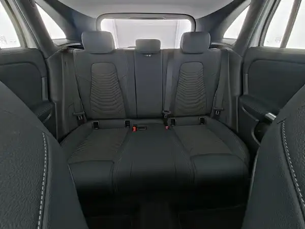 MERCEDES-BENZ GLA 180 (9/13)