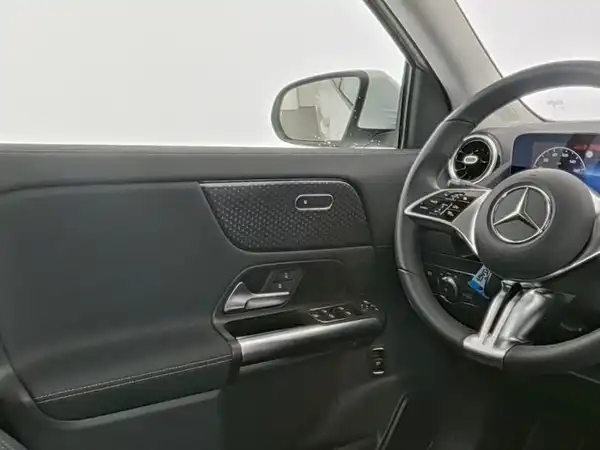 MERCEDES-BENZ GLA 180 (10/13)