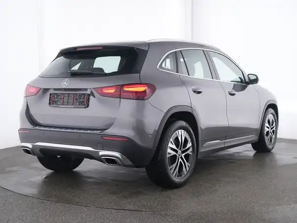 MERCEDES-BENZ GLA 180 (3/13)