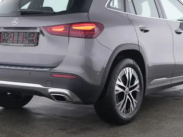 MERCEDES-BENZ GLA 180 (5/13)