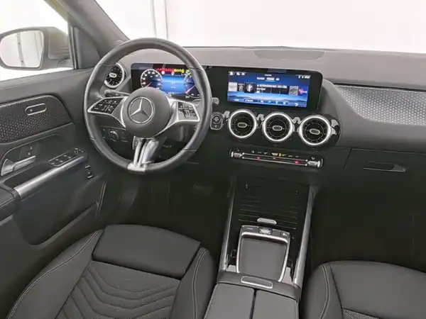MERCEDES-BENZ GLA 180 (7/13)