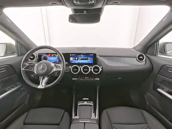 MERCEDES-BENZ GLA 180 (8/13)