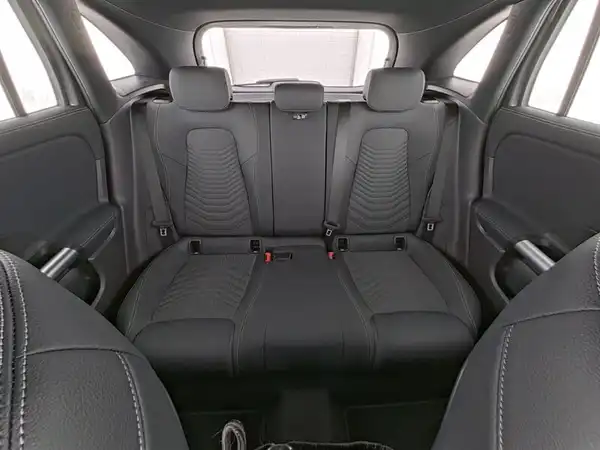 MERCEDES-BENZ GLA 180 (9/13)