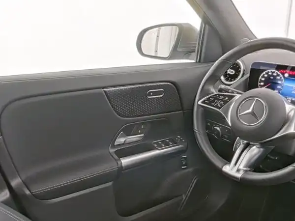 MERCEDES-BENZ GLA 180 (10/13)