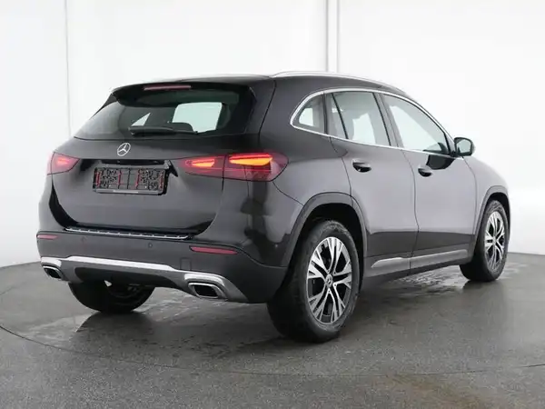 MERCEDES-BENZ GLA 180 (3/13)