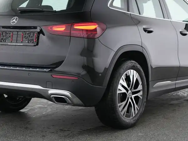 MERCEDES-BENZ GLA 180 (5/13)