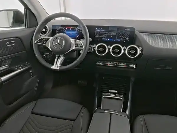 MERCEDES-BENZ GLA 180 (8/13)