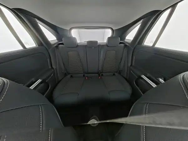 MERCEDES-BENZ GLA 180 (9/13)
