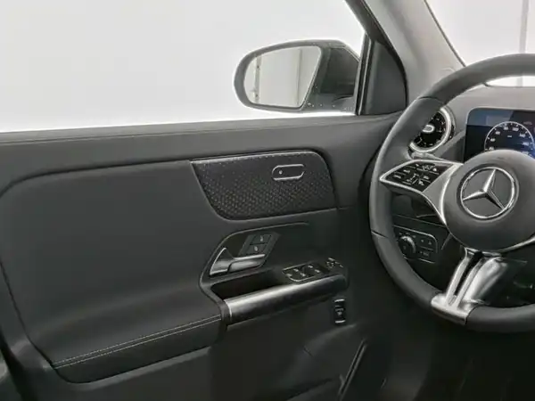 MERCEDES-BENZ GLA 180 (10/13)