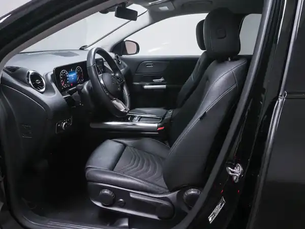 MERCEDES-BENZ GLA 180 (6/14)