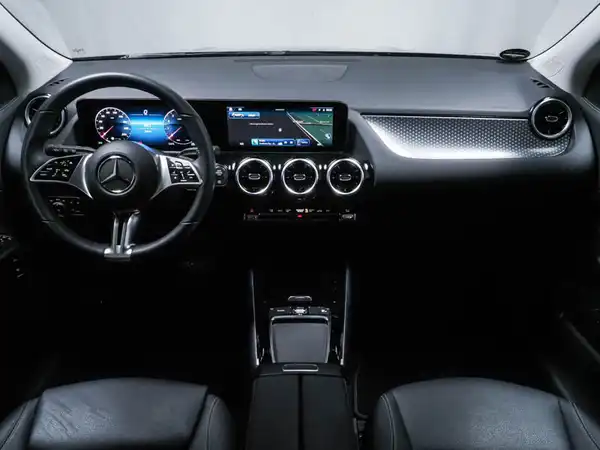 MERCEDES-BENZ GLA 180 (9/14)