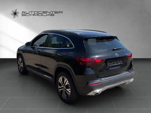 MERCEDES-BENZ GLA 200 (4/15)